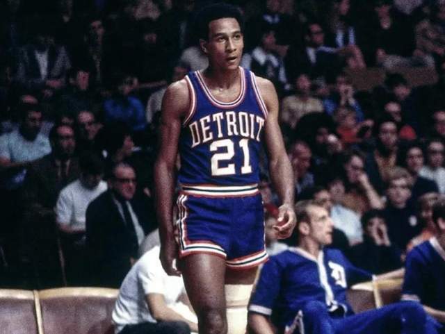 篮球队的必 篮球队的必